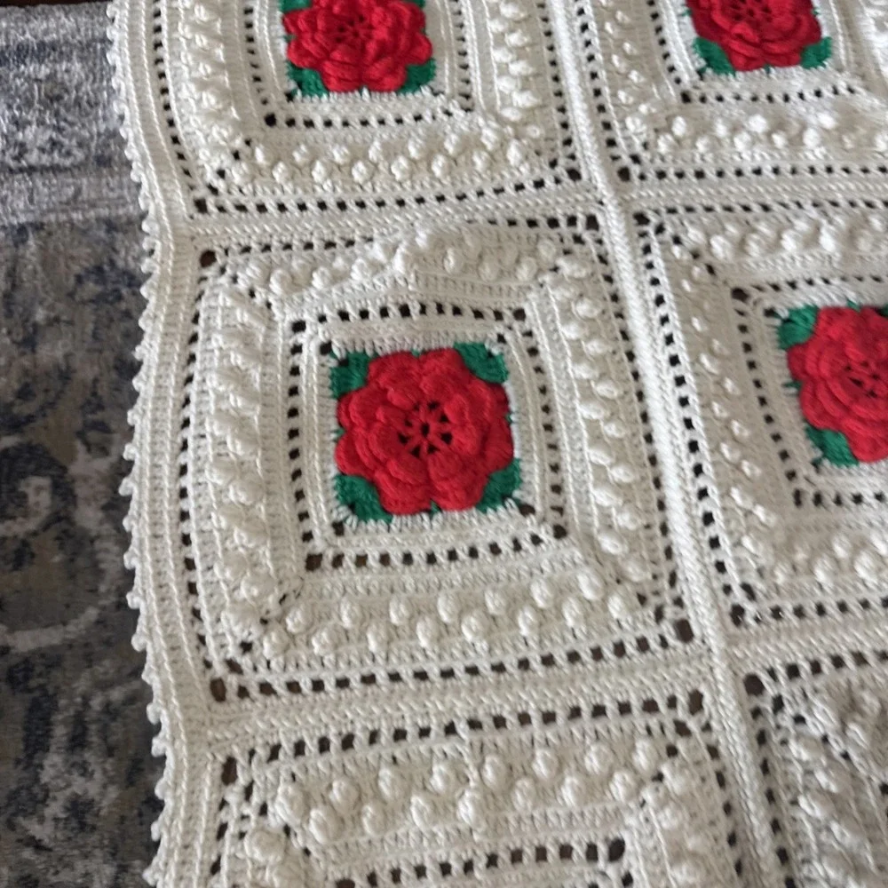 VTG Crocheted Granny Square Afghan Throw Blanket 3D Puffy Red Roses 36